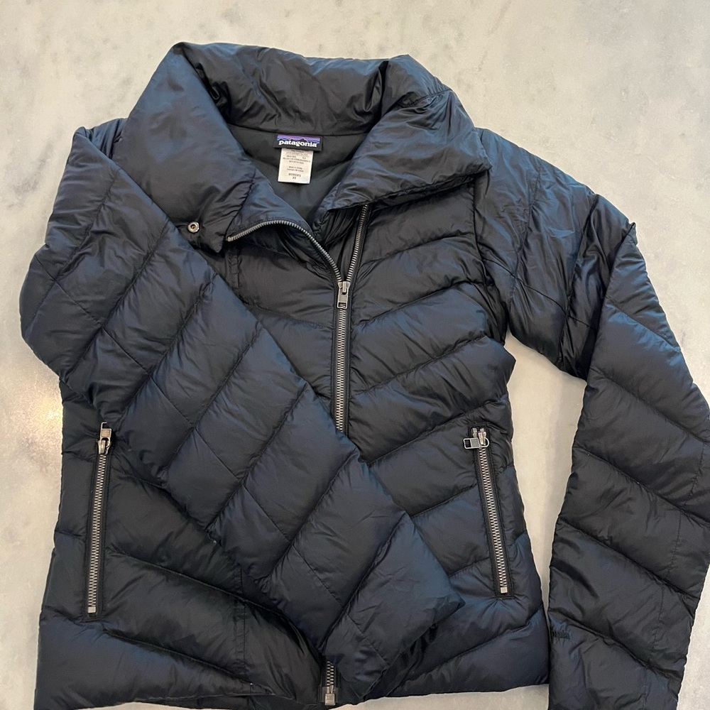 Patagonia women’s black puffer sleeve jacket, XS, great condition